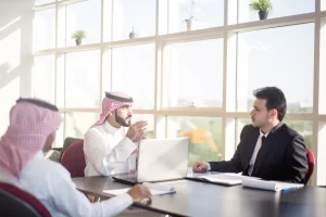 business-meeting-saudi-arabia-1-300x200 منصة قوي لكل ما يخص السفر للعمل بالسوق السعودى