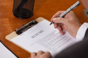 resume2-300x200 الموارد البشرية للإستعلام عن حالة الموظف ونطاق الشركات المتعلقة بالسفر