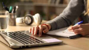 1GettyImages-1218586447-kopia-641c7e88af5c0-300x169 افضل كورسات البرمجه المجانيه من Udemy
