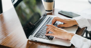 seo-2608-bs-happy-beautiful-freelancer-blo-469106273-1200x630-1-300x158 موقع فري لانسر للمستقلين المحترفين والشركات