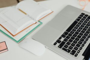 pexels-karola-g-5908729-300x200 منصة AirOps SEO للذكاء الاصطناعي