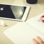 التعليم الإلكتروني المجاني والمدفوع