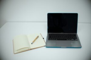 bluestonex-1H0zGBPOiDY-unsplash-300x200 سلسلة تعليم اللغة الانجليزية بسهولة للمبتدئين النطق