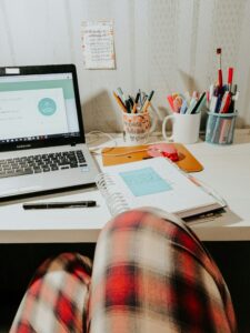 larissa-cardoso-zHUHeNT_UtE-unsplash-225x300 كورس إتقان مستوى B1 في اللغة الإنجليزية مجانا