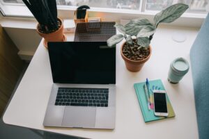 nicolas-j-leclercq-A8tGI5uFgXw-unsplash-300x200 افضل سلسلة لتعلم اللغة الإنجليزية للمتقدمين من اليوتيوب | المستوى المتوسط