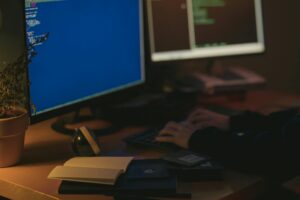 pexels-cottonbro-5473299-300x200 أفضل منصات تعلم البرمجة من الصفر حتى الاحتراف مجاناً