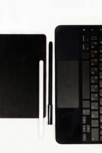 pexels-mikhail-nilov-7987841-200x300 أفضل تطبيقات "النوتس" لتنظيم المذاكرة والمشاريع الدراسية