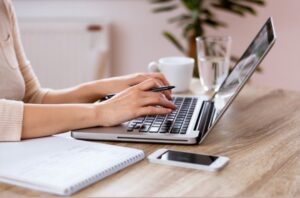 Screenshot_٢٠٢٦-٠٣-٠٩-٠٥-٢٤-٢٣-٢٠٣_com.pinterest-edit-300x198 منصة Coursera - كيف تحصل على شهادات معتمدة من كبرى جامعات العالم؟