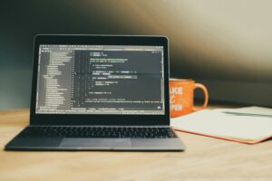 daniil-komov-jKuuOj-4V30-unsplash-300x200 أفضل سلسلة تعلم البرمجة للأطفال عبر يوتيوب