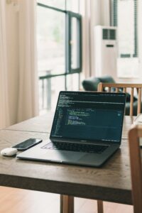 jiawei-zhao-lHgHO7IBVFg-unsplash-200x300 دليل شامل لتعلم الذكاء الاصطناعي للأطفال Code.org