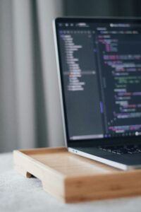 maria-k0RPr1Qmyh0-unsplash-200x300 أفضل سلسلة تعلم البرمجة للأطفال عبر يوتيوب