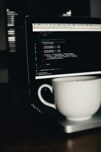 gustas-brazaitis-MF2_-N7Bcp4-unsplash-200x300 أهم 5 منصات عربية لتعلم المهارات الرقمية: دليل منصة إدراك ورواق