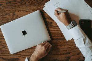 luke-miller-9H_fmhNGQ3M-unsplash-300x200 تحليل فجوة المهارات | مقارنة سيرتك الذاتية بوصف الوظيفة وزيادة فرص التوظيف