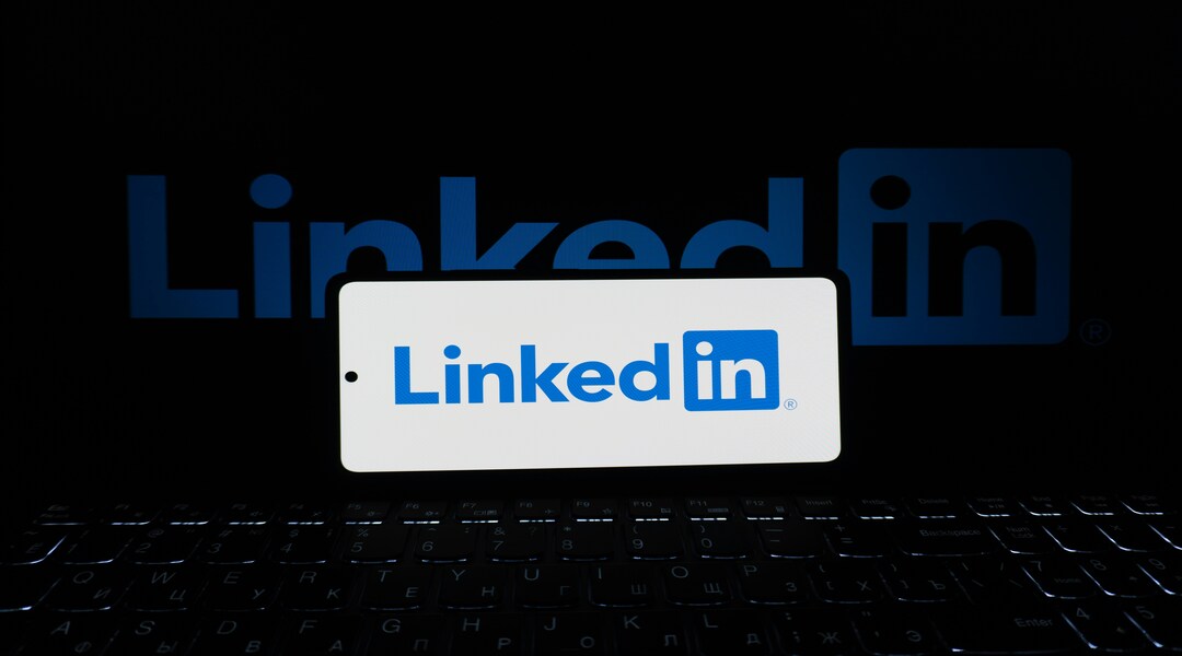 مولد عنوان LinkedIn