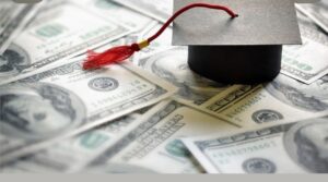 1001061640-300x167 أهمية التعلم مدى الحياة (Lifelong Learning) في الحفاظ على تنافسيتك الوظيفية