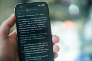 aerps-com-s-1JFSUqg6A-unsplash-300x200 ما هي منصة Claude AI؟ دليل شامل للمبتدئين في 2026