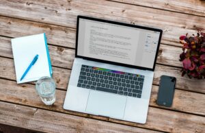 bram-naus-n8Qb1ZAkK88-unsplash-300x194 دليل المبتدئين الشامل لتعلم الألمانية مع Coffee Break German