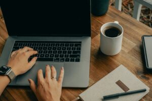 clay-banks-XWpq8gEvDpM-unsplash-300x200 قناة Bob the Canadian | دليلك لتعلم الإنجليزية بطريقة عملية