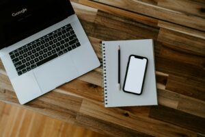kelly-sikkema-wewhSV2Y38U-unsplash-300x200 إتقان المفردات الألمانية ببطء مع Slow German Mit Annik Rubens