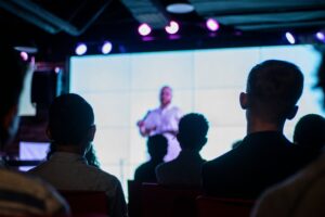 kevin-gonzalez-NXNaE9lu6w-unsplash-300x200 كيفية استخدام Slidesgo لإنشاء عروض تقديمية احترافية بالذكاء الاصطناعي