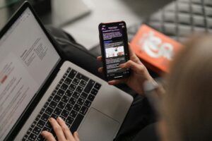 maxim-ilyahov-0aRycsfH57A-unsplash-300x200 بودكاست TED Talks Daily لتطوير الاستماع والمفردات للمستوى المتقدم