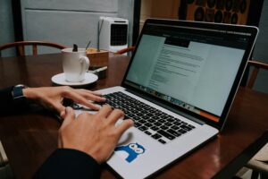 shamin-haky-EuOazV2Zem0-unsplash-300x200 منح دراسية للطلاب الدوليين| فرص تمويل مميزة للدراسة في الولايات المتحدة