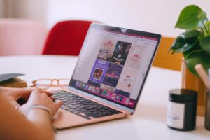 swello-JUh9f3jAAi8-unsplash-300x200 تعلم Canva AI من الكورس الشامل خطوة بخطوة لإنشاء تصاميم احترافية بسهولة
