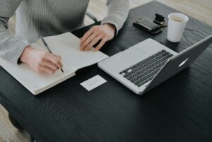 vadim-bozhko-lbO1iCnbTW0-unsplash-300x201 رحلة تعلم ممتعة مع Learn German with Anja