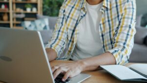 vitaly-gariev-4CAKsgjJuEM-unsplash-300x169 برنامج ESL Pod للمبتدئين في تعلم الإنجليزية اليومية