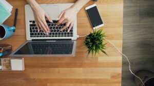 vitaly-gariev-c-0PdVHa-Y-unsplash-300x169 تثبيت القواعد الأساسية مع برنامج German GrammarPod