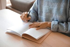 covene-Ltnbw1-llBA-unsplash-300x200 فهم قواعد الإنجليزية بسهولة دون تعقيد بالذكاء الاصطناعي