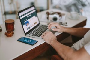 daryadarya-livejournal-AJu5KPxrqrU-unsplash-300x200 كيف تبني علامة تجارية شخصية قوية في 2026 وتجذب العملاء بسهولة؟