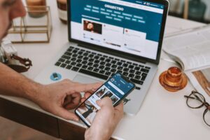 daryadarya-livejournal-qLwwnmaF9jA-unsplash-300x200 كيف تبني علامة تجارية شخصية قوية في 2026 وتجذب العملاء بسهولة؟