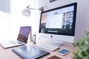 domenico-loia-EhTcC9sYXsw-unsplash-300x200 Framer AI/ تصميم مواقع حديثة تلقائيًا في دقائق دون خبرة برمجية