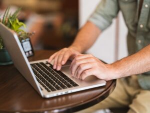 engin-akyurt-kb6iq_-Pq3s-unsplash-300x225 أفضل برومبت لتصميم عروض تقديمية احترافية وجذابة