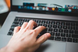 erik-mclean-mhCfJ3IDY0g-unsplash-300x200 أفضل قمع تسويقي ناجح: ماذا تعلمت من دراسة أشهر Marketing Funnels لمدة 1000 ساعة؟