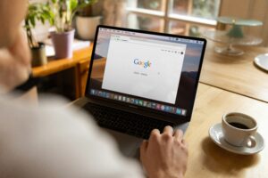 firmbee-com-31OdWLEQ-78-unsplash-300x200 حظر حساب جوجل بسبب الذكاء الاصطناعي/ كيف فقد رسام مانجا كل بياناته في لحظة؟
