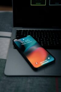 gurpreet-verma-EGQWJ6HSNdo-unsplash-200x300 كيفية عمل الإعدادات الصحيحة للفون لتحسين الأداء وحماية الخصوصية