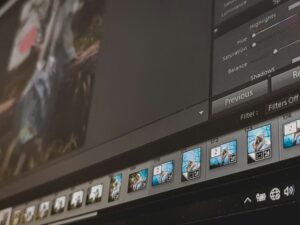imam-fadly-Rkh7s8eN_N4-unsplash-300x225 Kling AI / يحول النصوص إلى فيديوهات واقعية بجودة احترافية