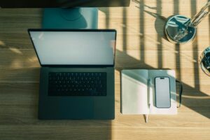 jakub-zerdzicki-Qw_WS6EFY00-unsplash-300x200 كيف تكتب سيرة ذاتية احترافية في 2026/ دليل شامل