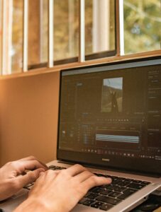 jesus-eca-Z0ZyI7Dfq6I-unsplash-227x300 Kling AI / يحول النصوص إلى فيديوهات واقعية بجودة احترافية