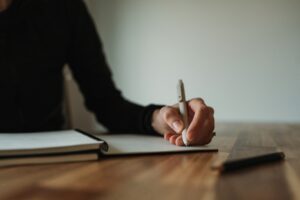 kelly-sikkema-OP6XsPyrmM-unsplash-300x200 تعلم الإنجليزية من الأفلام والموسيقى والقصص التفاعلية