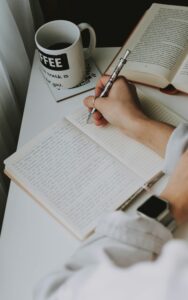 lilartsy-64sfnAN2AwQ-unsplash-188x300 طريقة ذكية لحفظ 50 كلمة إنجليزية جديدة كل يوم
