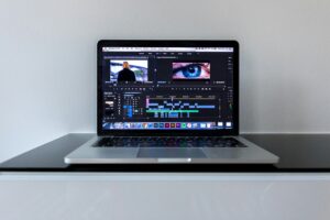 marcus-lofvenberg-0xagygBGJ5s-unsplash-300x200 الأداة الأفضل لتحويل الفيديو الطويل إلى مقاطع قصيرة فايرل على Social Media