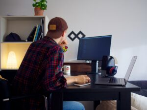 per-loov-_1Z4zsEXUSk-unsplash-300x225 أقوى Prompt لبناء قاعدة معرفية احترافية باستخدام Claude Code