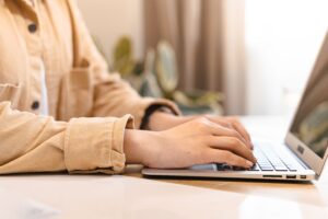 pexels-ai25studio-8374259-300x200 أهم استراتيجيات تسعير المنتج بشكل صحيح باستخدام كلود