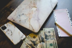 pexels-joslyn-pickens-2185980-5224949-300x200 ابحث عن أفكار لدخل سلبي مربح استنادًا إلى مهارة من خلال كلود/دليل عملي
