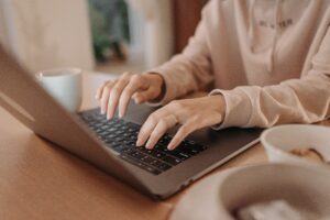pexels-pavel-danilyuk-6443072-300x200 أهم استراتيجيات تسعير المنتج بشكل صحيح باستخدام كلود