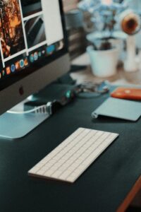 raman-RZhdi-ct0r8-unsplash-200x300 كيفية إنشاء مخطط عرض تقديمي احترافي باستخدام Claude 4.7