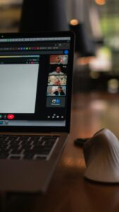 rodrigo-rodrigues-wolf-r-t-s8KDEUHJErQ-unsplash-169x300 Fireflies AI/ يسجل الاجتماعات ويلخصها تلقائياً مع أفضل أداة لإدارة الاجتماعات الذكية
